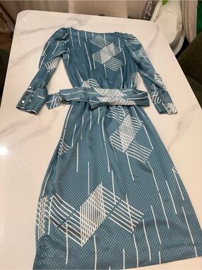 Vintage silk geometric print dress in size small